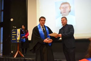 graduation-yr-12-2022-570